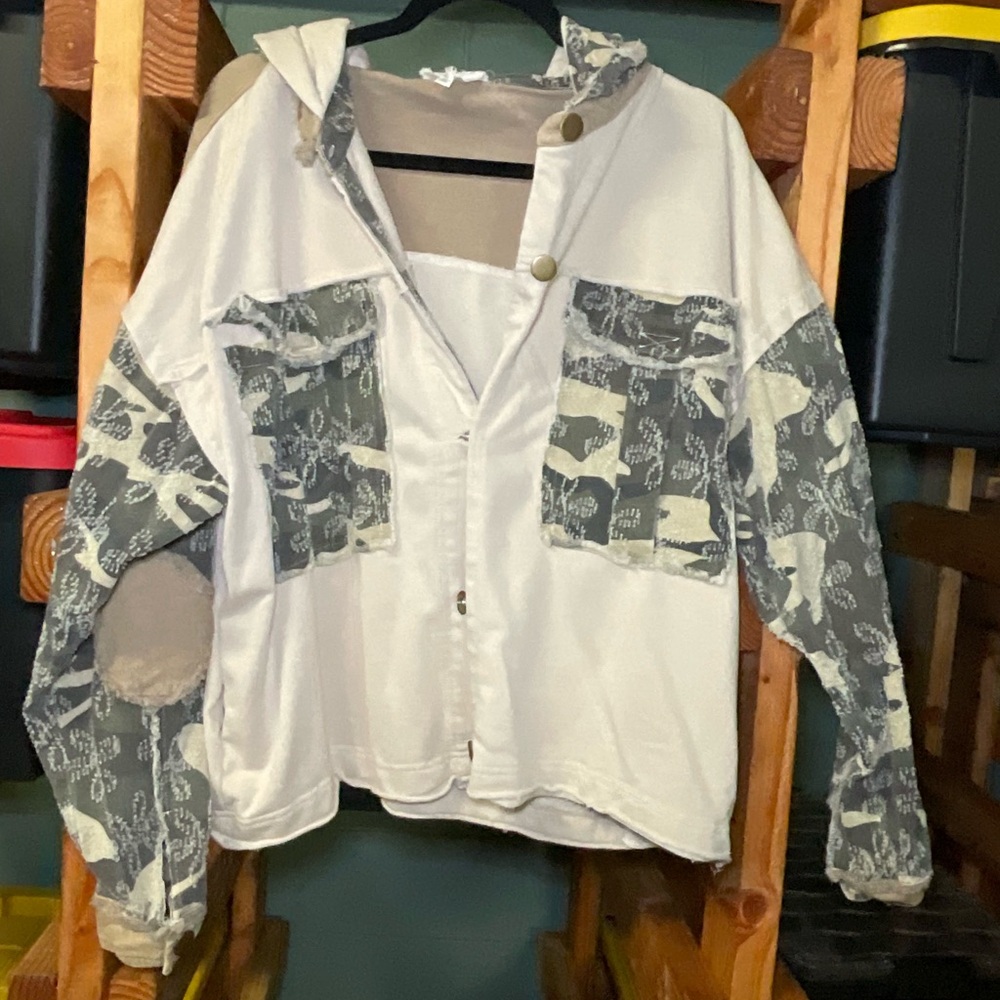 Oil & Hali Steady Hand Washed Camo Hooded Jacket in Camo